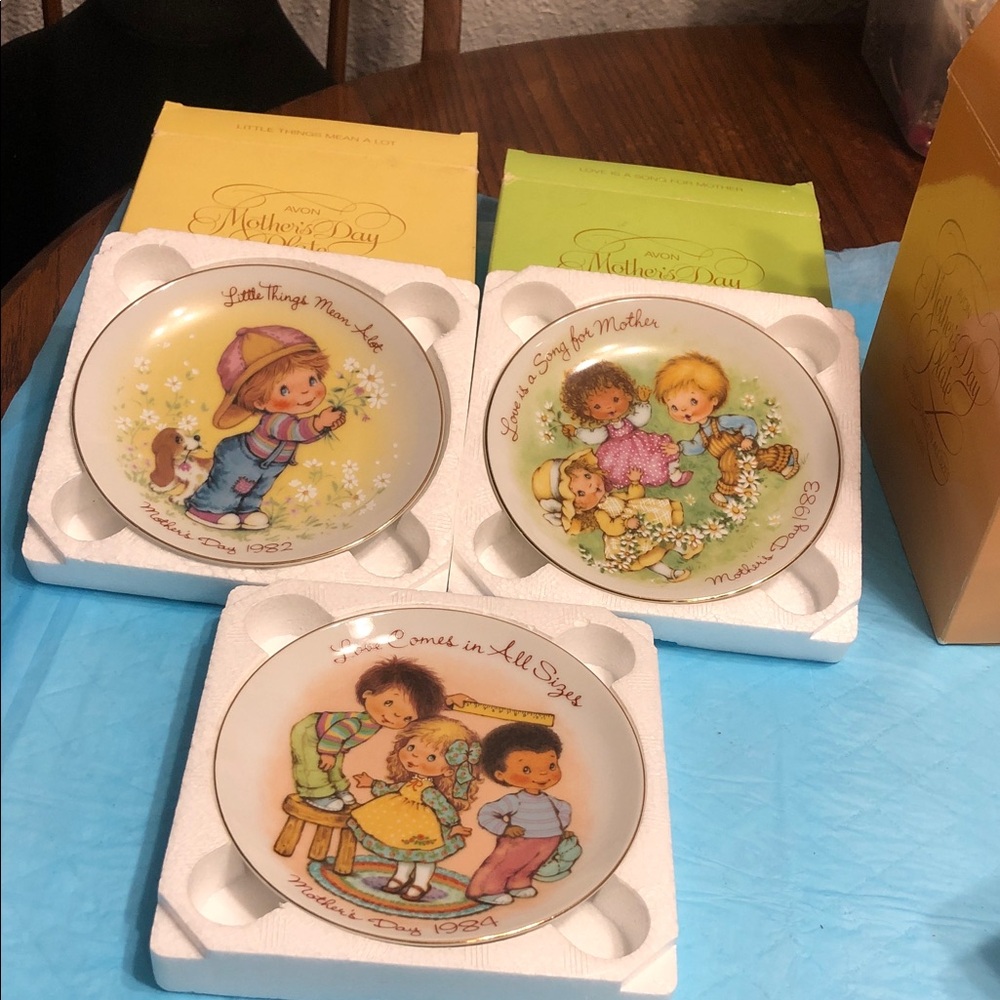 Avon Decorative Plates Set - Yellow, Green, Pink